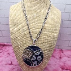 851. Blue And Silver Tone Designed Pendant Necklace
